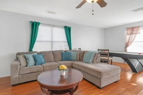 Merry Getaway 4BR King Bed Games 2 Smart TVs